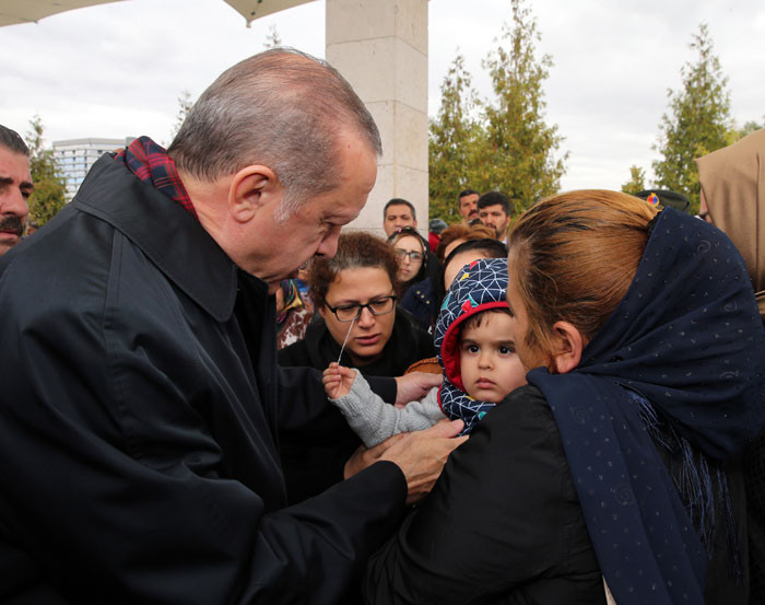 Şehit Yüzbaşı son yolculuğuna böyle uğurlandı - Resim: 4
