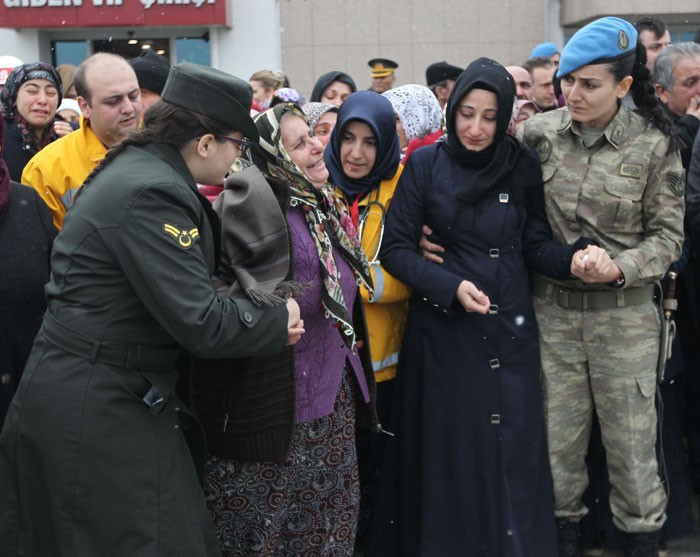 Silah arkadaşları hüngür hüngür ağladı yürek yakan karşılama - Resim: 2