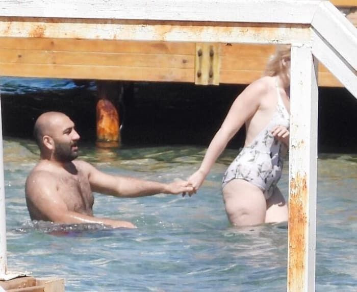 FOX TV Mucize Doktor yıldızı Hayal Köseoğlu arkadaşına tokatı bastı tatilde kriz - Resim: 3