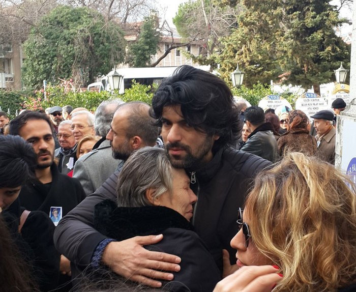 Işıl Yücesoy'u Engin Akyürek teselli etti! - Resim: 3