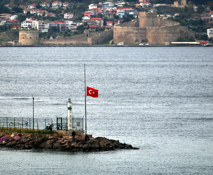 Türkiye yasta bayraklar yarıya indirildi! - Resim: 2