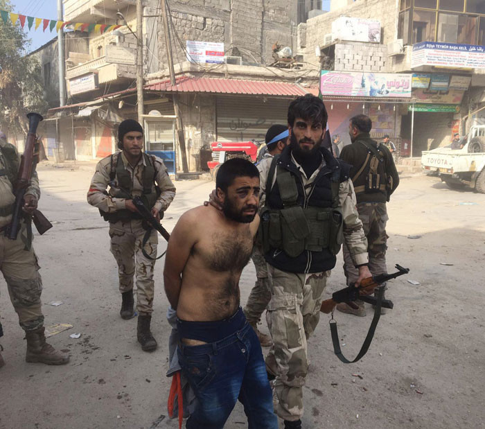 Afrin'de o heykel devrildi! İşte ilçe merkezinden son görüntüler... - Resim: 2