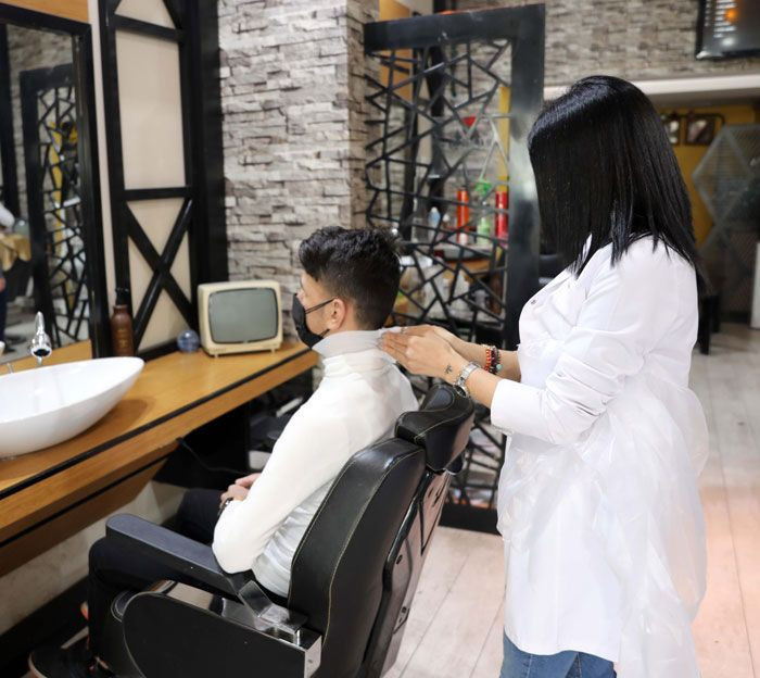 Gaziantep'te Fatmagül kadın kuaförlüğünü bırakıp erkek berberi oldu - Resim: 1