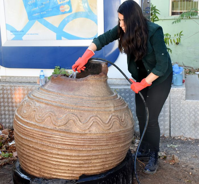 Çiftçi tarlasını sürerken tarihi bir küp buldu jandarmayı aradı - Resim: 2