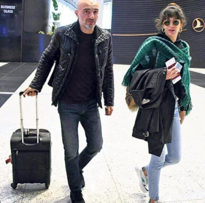 Berrak Tüzünataç ve sevgilisi Berk Suyabatmaz rotayı Ege'ye çevirdi! - Resim: 2