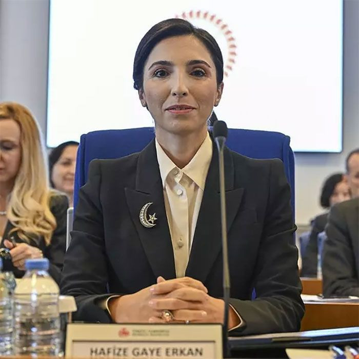 Hafize Gaye Erkan'ın başını Ahmet Hakan röportajı ve babası yedi! Dünya medyası öyle gördü! - Resim: 2