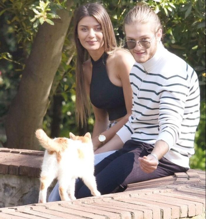 Korcan Kol sevgilisiyle ilk kez görüntülendi! Duygu Özlen'in Instagram pozları olay - Resim: 2