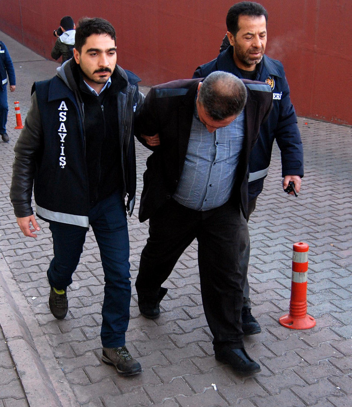 Böylesi görülmedi! Genç kız kendine aşık edip - Resim: 2