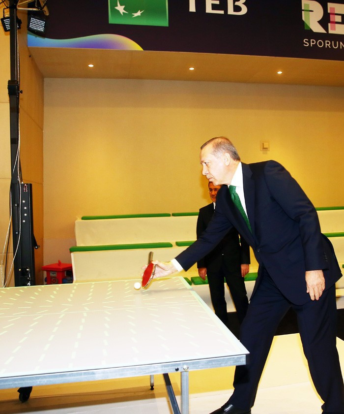 Erdoğan önce masa tenisi ardından futbol oynadı - Resim: 4