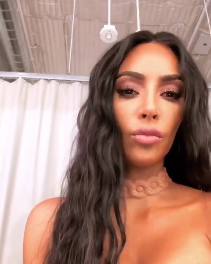 Kardashian paylaştı yorumlar yağdı: Umarız moda olmaz! - Resim: 3