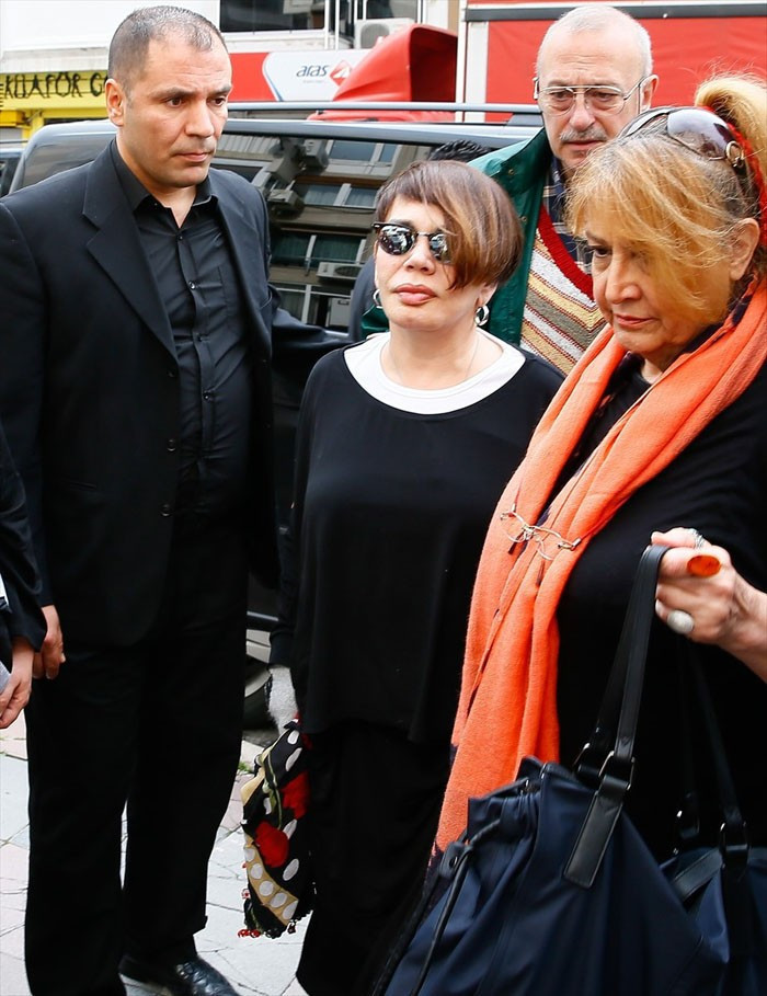 Sezen Aksu'ya büyük vefasızlık cenazede yoktular - Resim: 4