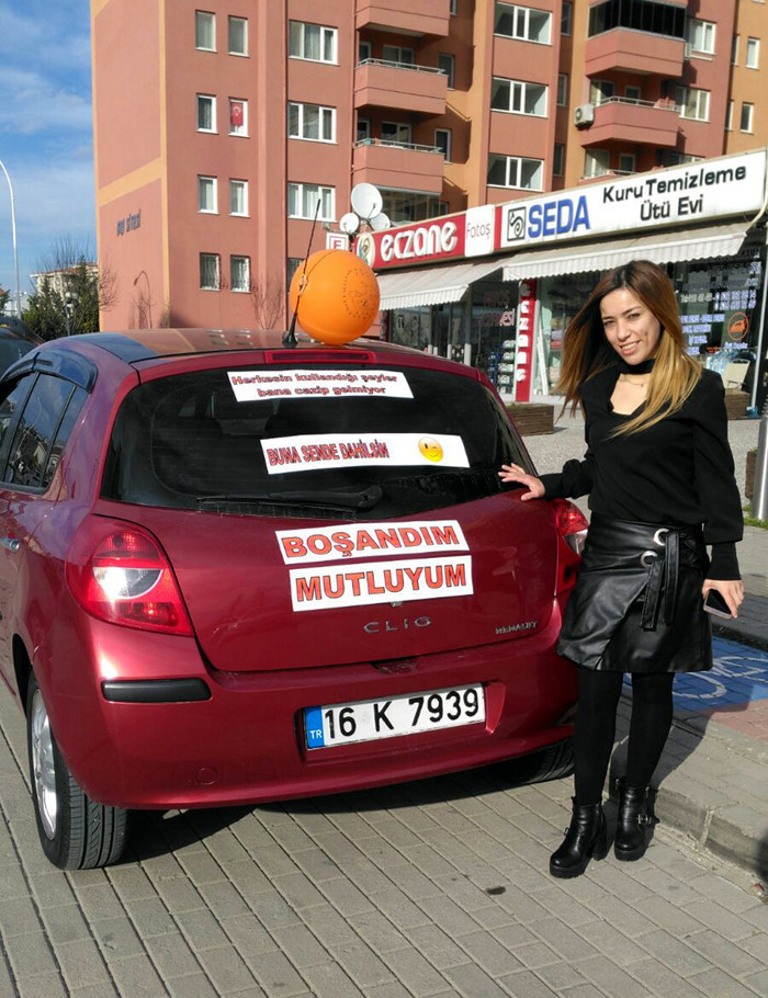 Kocasından boşanan kadın süslediği arabasına böyle yazdırdı - Resim: 3