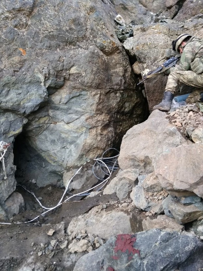 Asker Yüksekova'da 3 bin metrede buldu fotoğrafları paylaştı - Resim: 3