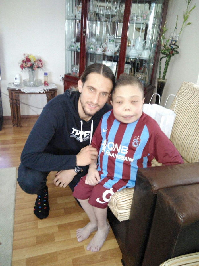 Yüzü çocuk gibi ama yaşı bakın kaç! - Resim: 3