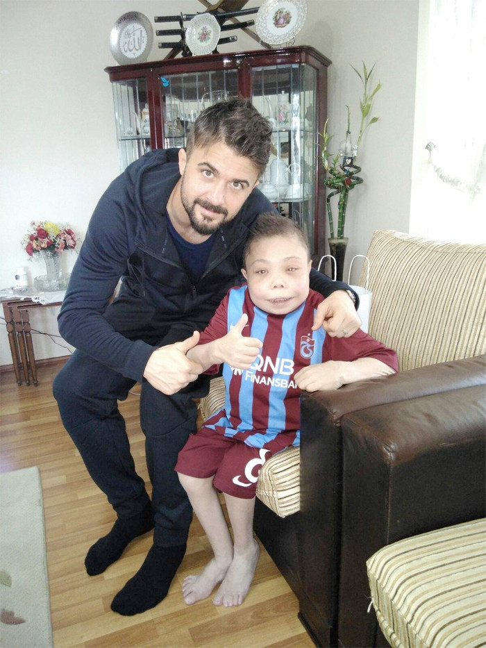 Yüzü çocuk gibi ama yaşı bakın kaç! - Resim: 4