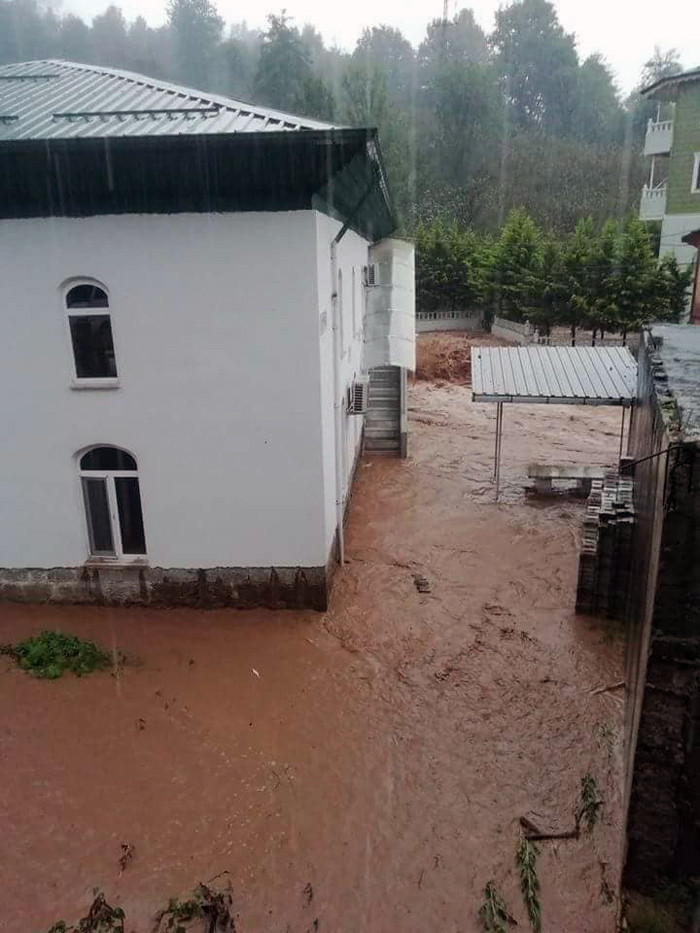 Trabzon Rize ve Artvin mini kıyameti yaşadı sel hortum heyelan - Resim: 4