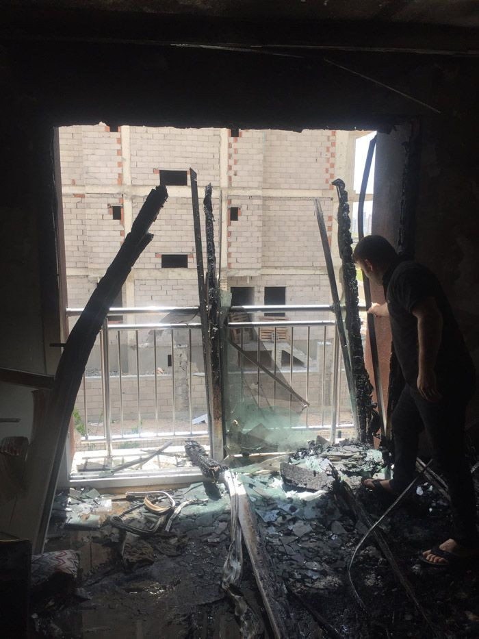 Yangında balkondan atlayan genç kızı böyle havada yakaladı - Resim: 2