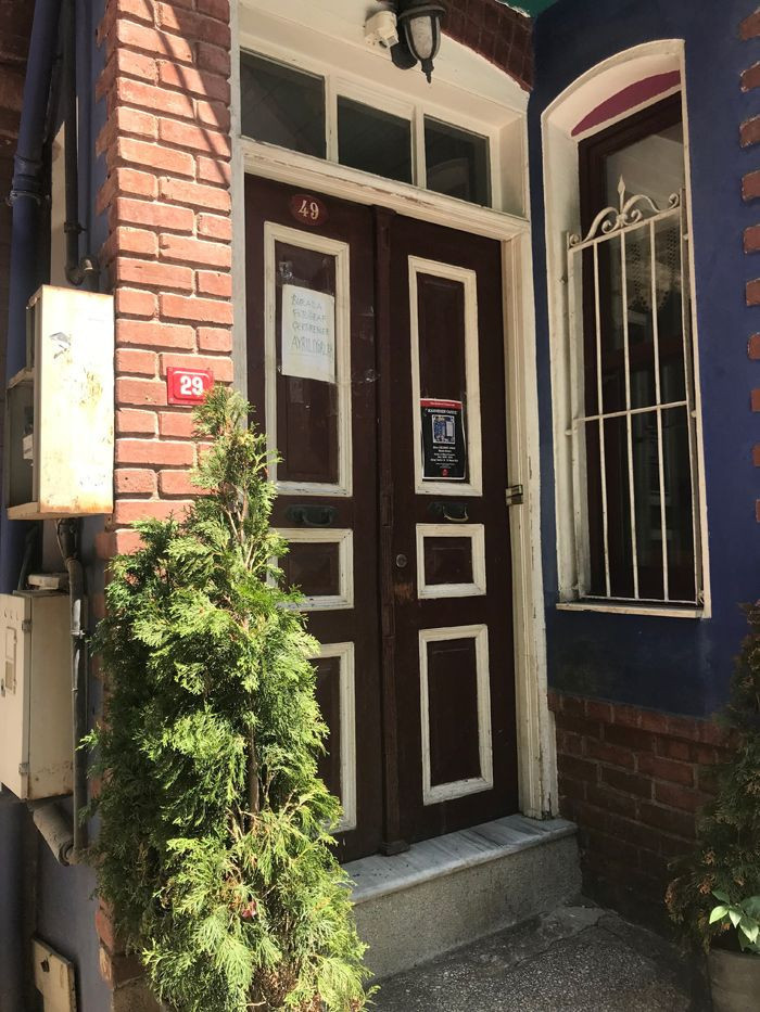 Gelin ve damatlardan bıktı çareyi bu yazıyı asmakta buldu - Resim: 4