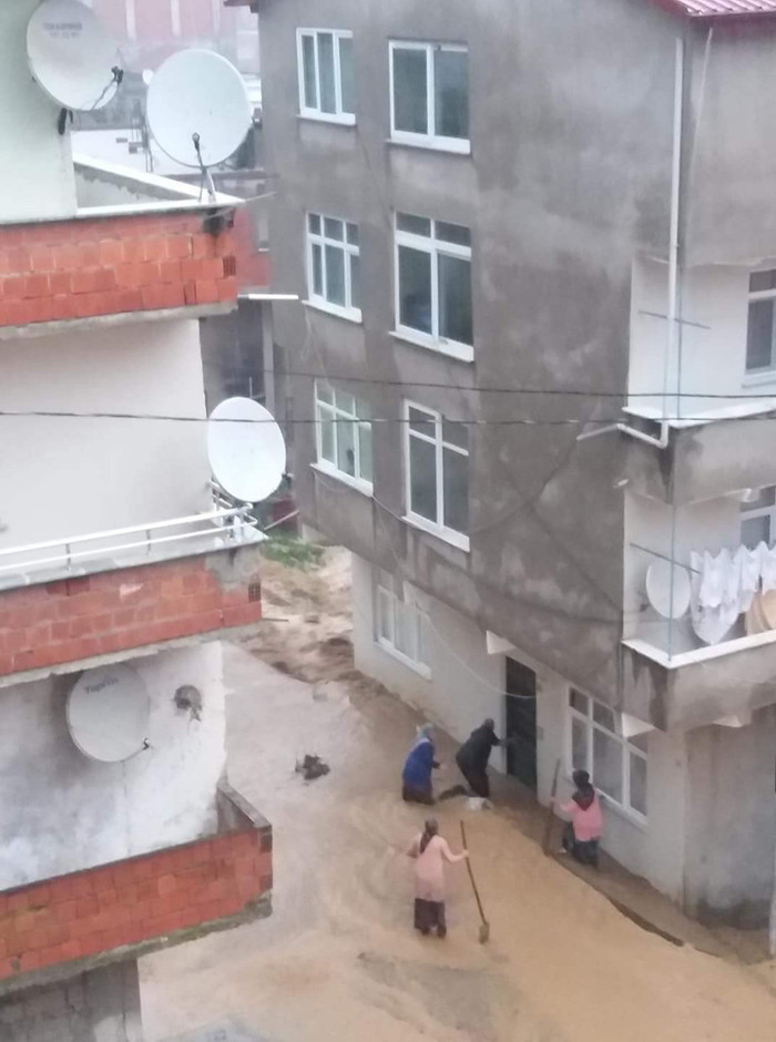 Trabzon Rize ve Artvin mini kıyameti yaşadı sel hortum heyelan - Resim: 3