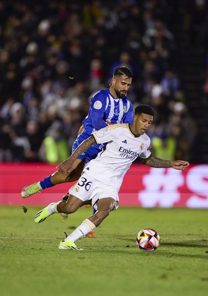 Arda Güler, Real Madrid formasıyla ilk kez sahaya ilk 11'de çıktı serbest vuruşu direğe takıldı - Resim: 3