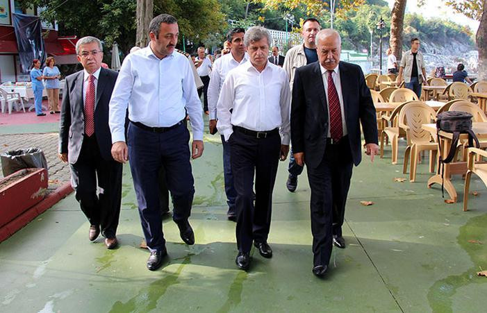 Plajda iki kadın içki içmişti! Olay fotoğraf için Vali'den açıklama - Resim: 4