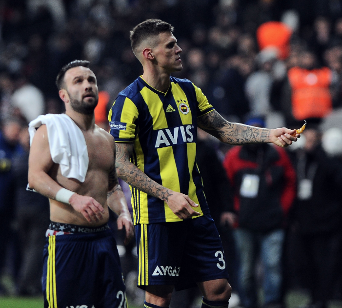 Skrtel tribünden atılan tesbihi geri verdi - Resim: 2