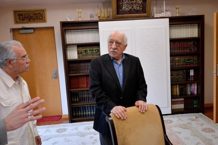 Fethullah Gülen'in son görüntüleri ayaklarını sürüyerek... - Resim: 3