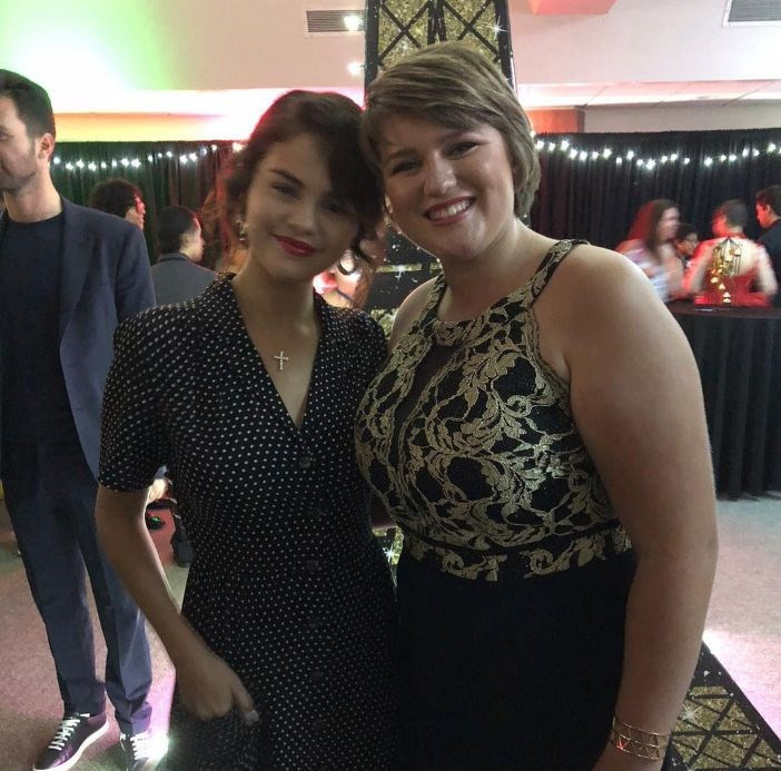 Selena Gomez'den kanser hastası çocuklara anlamlı ziyaret - Resim: 1