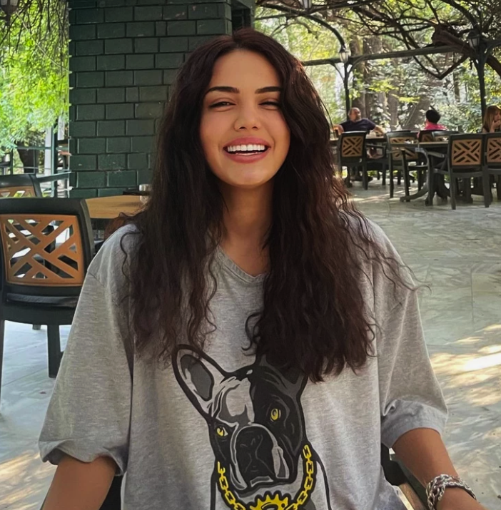 Müstehcen pozlarıyla çok konuşulmuştu! Ece Ronay'ın aylık geliri ne kadar? Dudak uçuklatan miktarlar... - Resim: 3