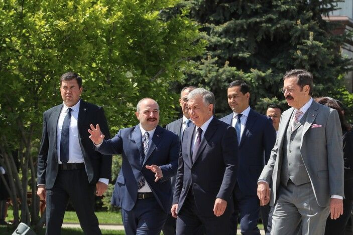 Togg Özbekistan'da! Cumhurbaşkanı Mirziyoyev Togg'u teslim aldı - Resim: 2