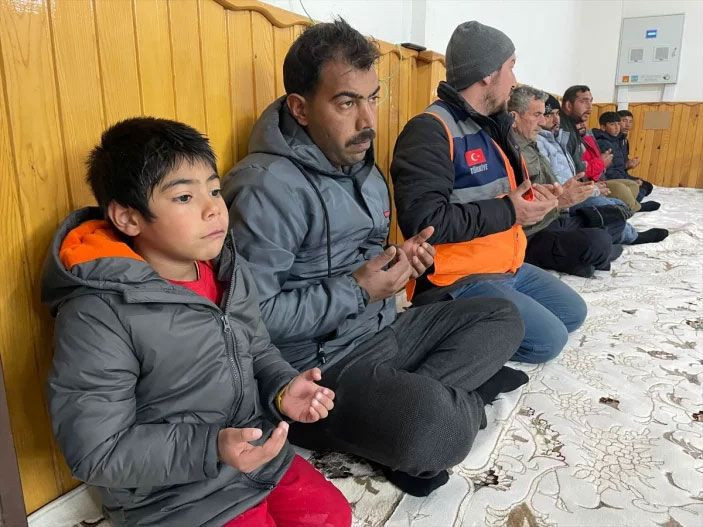 Deprem bölgelerinde Miraç Kandili dualarla idrak edildi - Resim: 4