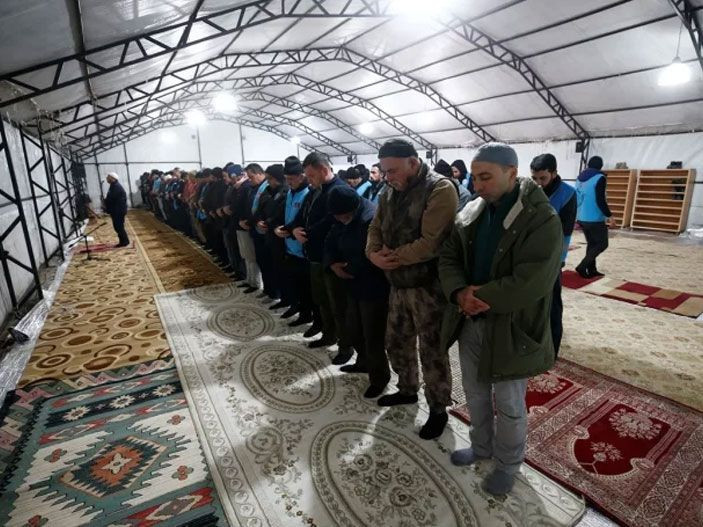 Deprem bölgelerinde Miraç Kandili dualarla idrak edildi - Resim: 2