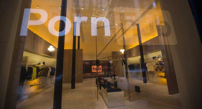 Mağazada gece gündüz canlı canlı cinsel içerikli yayına başladılar skandal - Resim: 2