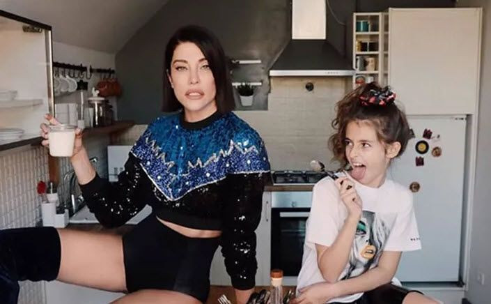 Deniz Akkaya'dan tedbir kararına itiraz! Kızının bikinili fotoğraflarını paylaşmıştı - Resim: 1