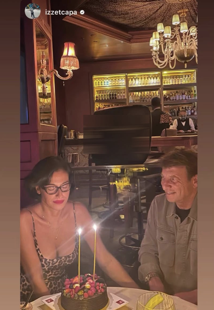 26 yaş küçük sevgilisine romantik doğum günü! Resmen aşka geldi... - Resim: 2