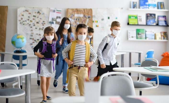 Okulların açılması anketinde veliler umutsuz! Öğretmenlere aşı zorunluluğu isteniyor - Resim: 1