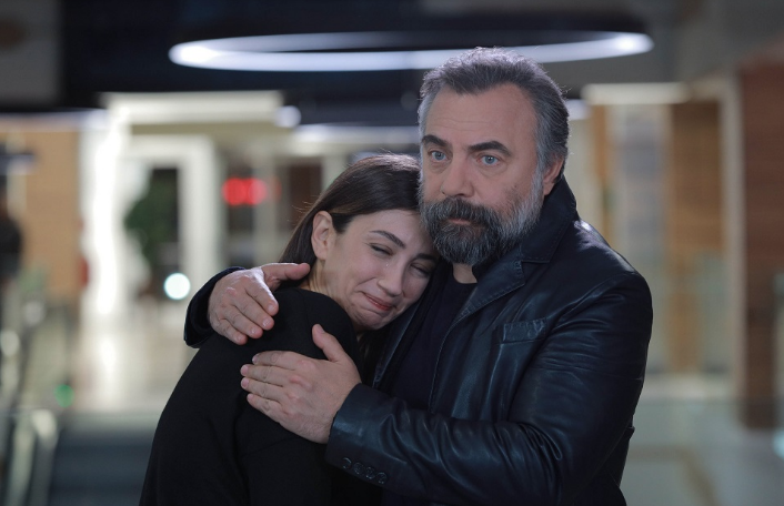 EDHO son bölümde beklenmeyen 2 ayrılık diziyi izleyenler şaşkına döndü - Resim: 4