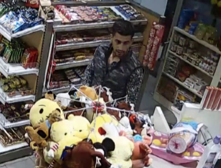 Emekleyerek çaldığı paralarla, tuvalet penceresinden kaçtı - Resim: 2