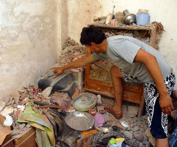 Kaya deprem anında evin üstüne düştü - Resim: 2