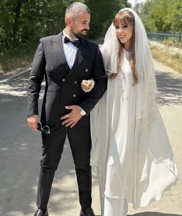 Ferdi Tayfur'un kızı Tuğçe Tayfur'dan kocasına olay sözler! "Ne çektiğimi bir ben bir allah biliyor" - Resim: 2