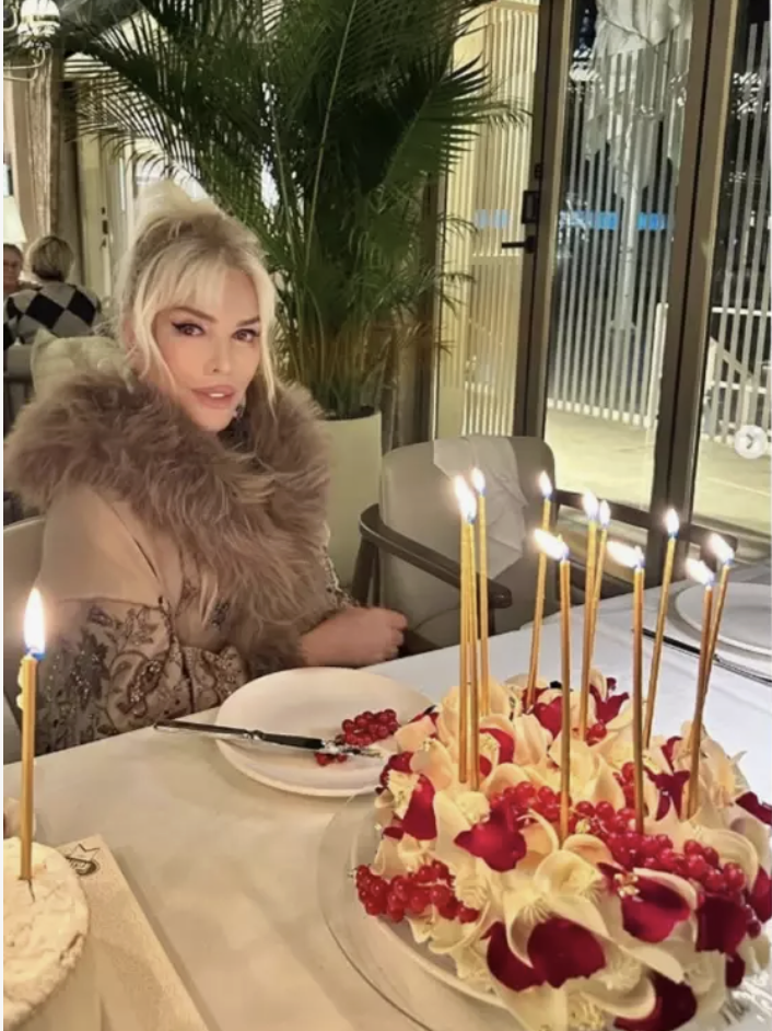 Enerjisi ve fit haliyle gençlere taş çıkaran Ajda Pekkan 80 yaşında! İşte çok özel kutlama... - Resim: 3