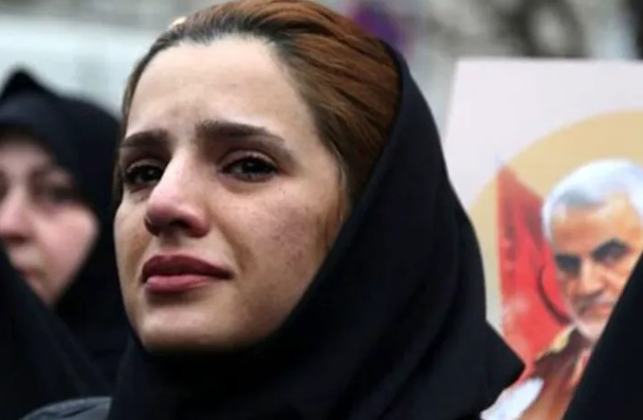 İran'da Trump'a öfke çığırından çıktı! 'Trump'ın kellesini getirene 80 milyon dolar ödül' - Resim: 1