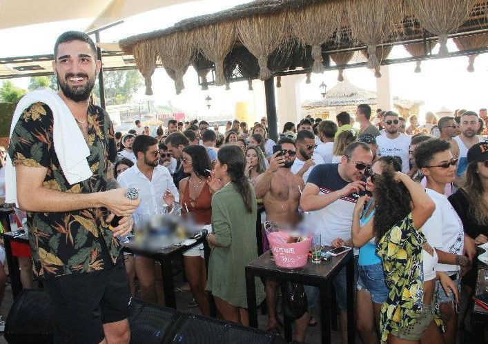 Geçtiğimiz hafta hastaneye kaldırılmıştı! İdo sahnelere geri döndü - Resim: 3