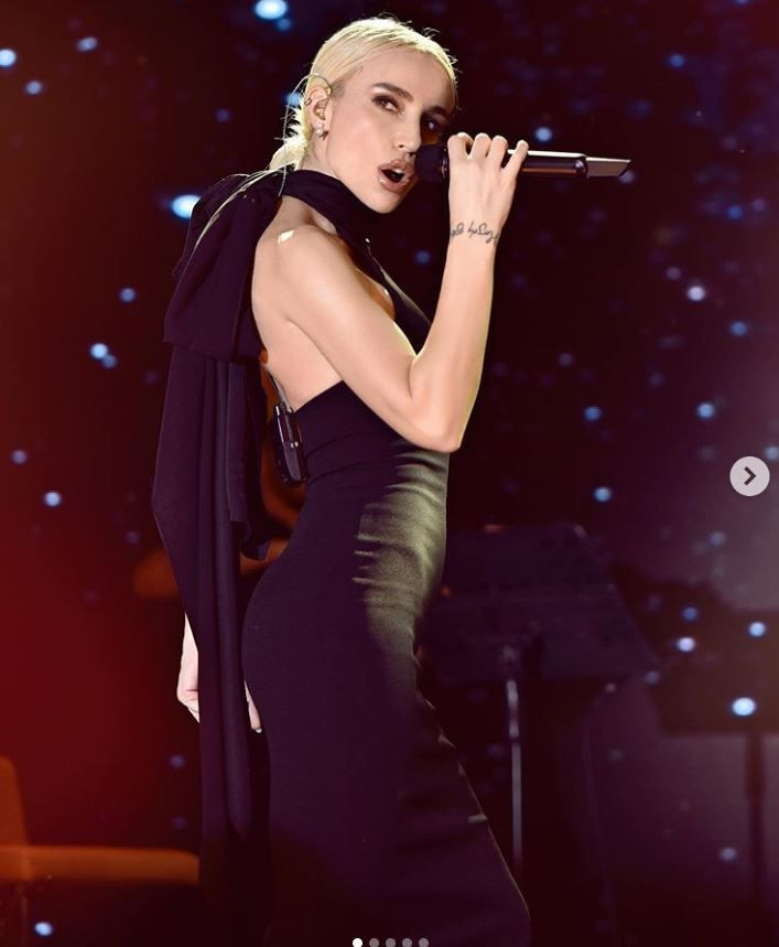 Gülşen'in mini elbiseli cesur ev pozu Instagram'ı salladı! - Resim: 2