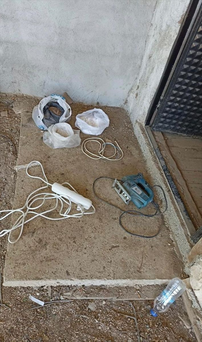 Antalya'da evin içinde suçüstü yakalandılar! 4'ü de gözaltında bakın yanlarında ne bulundu - Resim: 3