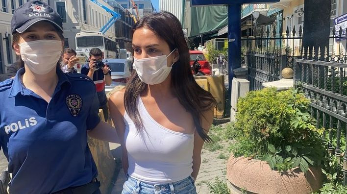 'Adımı lekeledi beni bitirdi' deyip Yasak Elma yıldızı Ayşegül Çınar rezil geceyi anlattı! Keşke... - Resim: 3