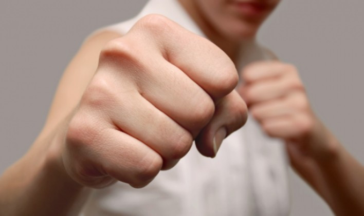 Yumruk şekliniz karakterinizi ele veriyor eğer baş parmağınız... - Resim: 1