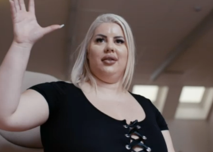 Görenler dönüp bir daha bakıyor o ise kendine bayılıyor - Resim: 4