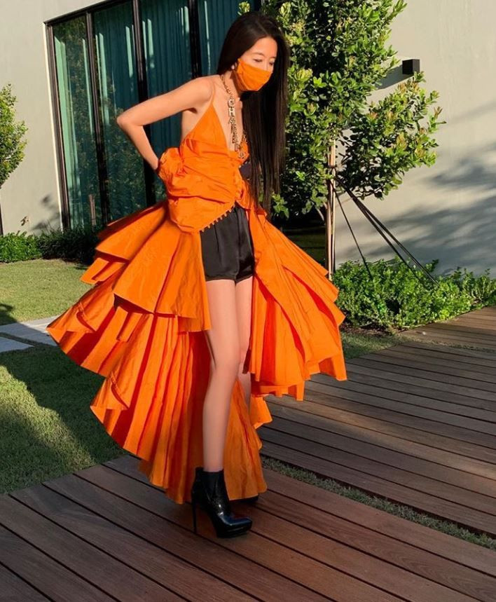 Kızlarından daha genç! 70 yaşındaki modacıyı görenler şaşırıyor - Resim: 2