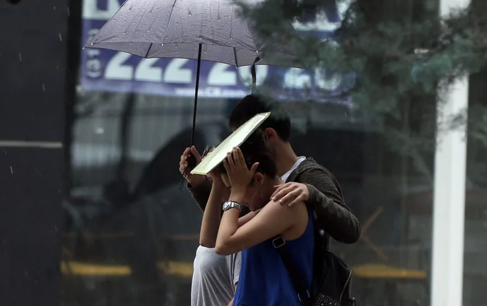 Meteoroloji saat verip uyardı! Sağanak etkili olacak ne kadar sürecek? - Resim: 1